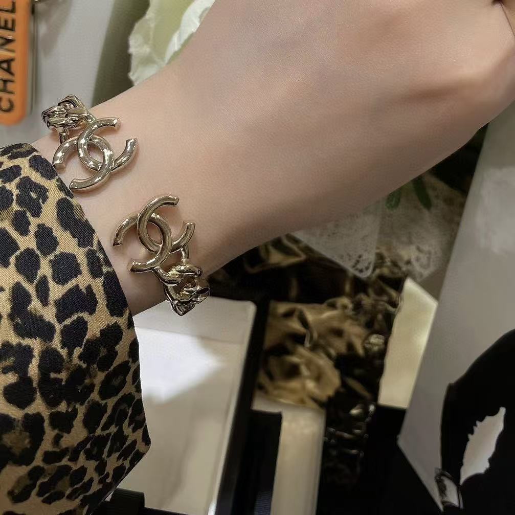 CHANE1 ダブルC ホローアウト オープンバングル【50％割引+送料無料】