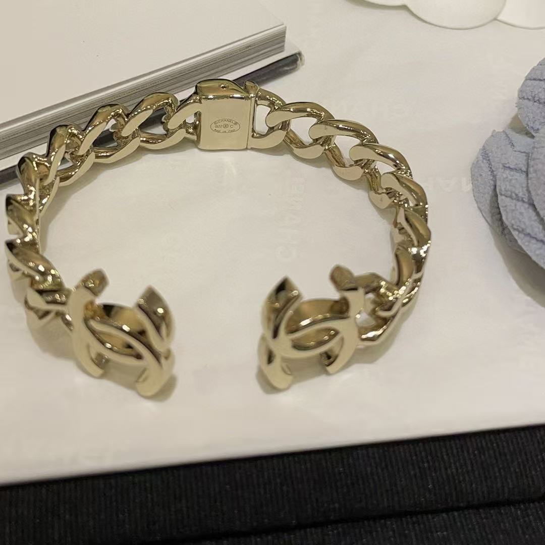 CHANE1 ダブルC ホローアウト オープンバングル【50％割引+送料無料】