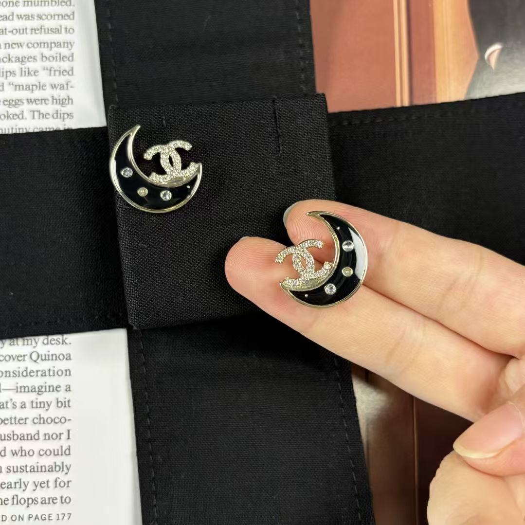 CHANE1 ダブルC ムーン エナメル イヤリング【50％割引+送料無料】