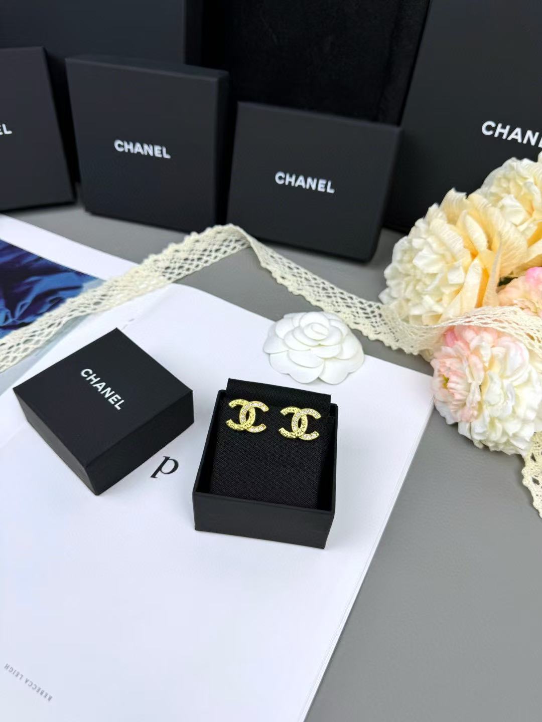 CHANE1 ダブルC ダイヤモンド スタッドピアス【50％割引+送料無料】