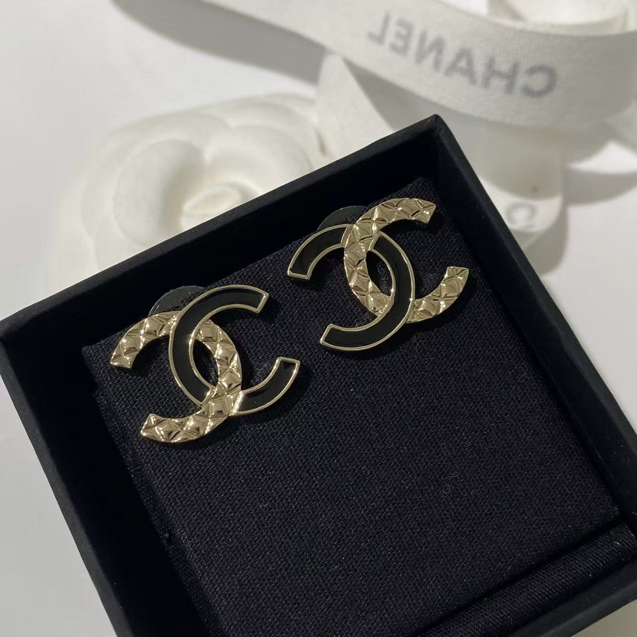 CHANE1 ダブルC ツートンスタッドピアス【50％割引+送料無料】