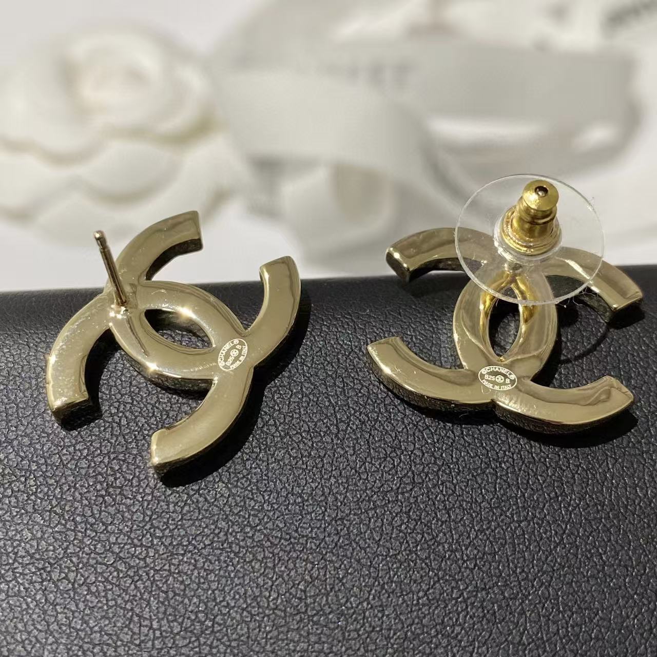 CHANE1 ダブルC ツートンスタッドピアス【50％割引+送料無料】