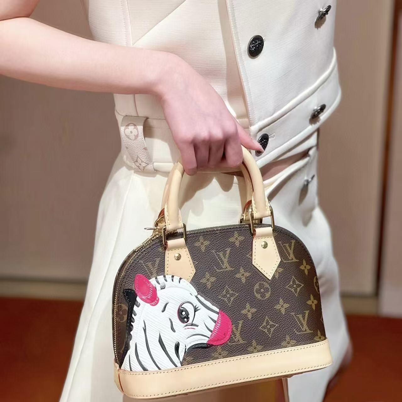 LVの新作プリントシェルバッグ【50％割引+送料無料】