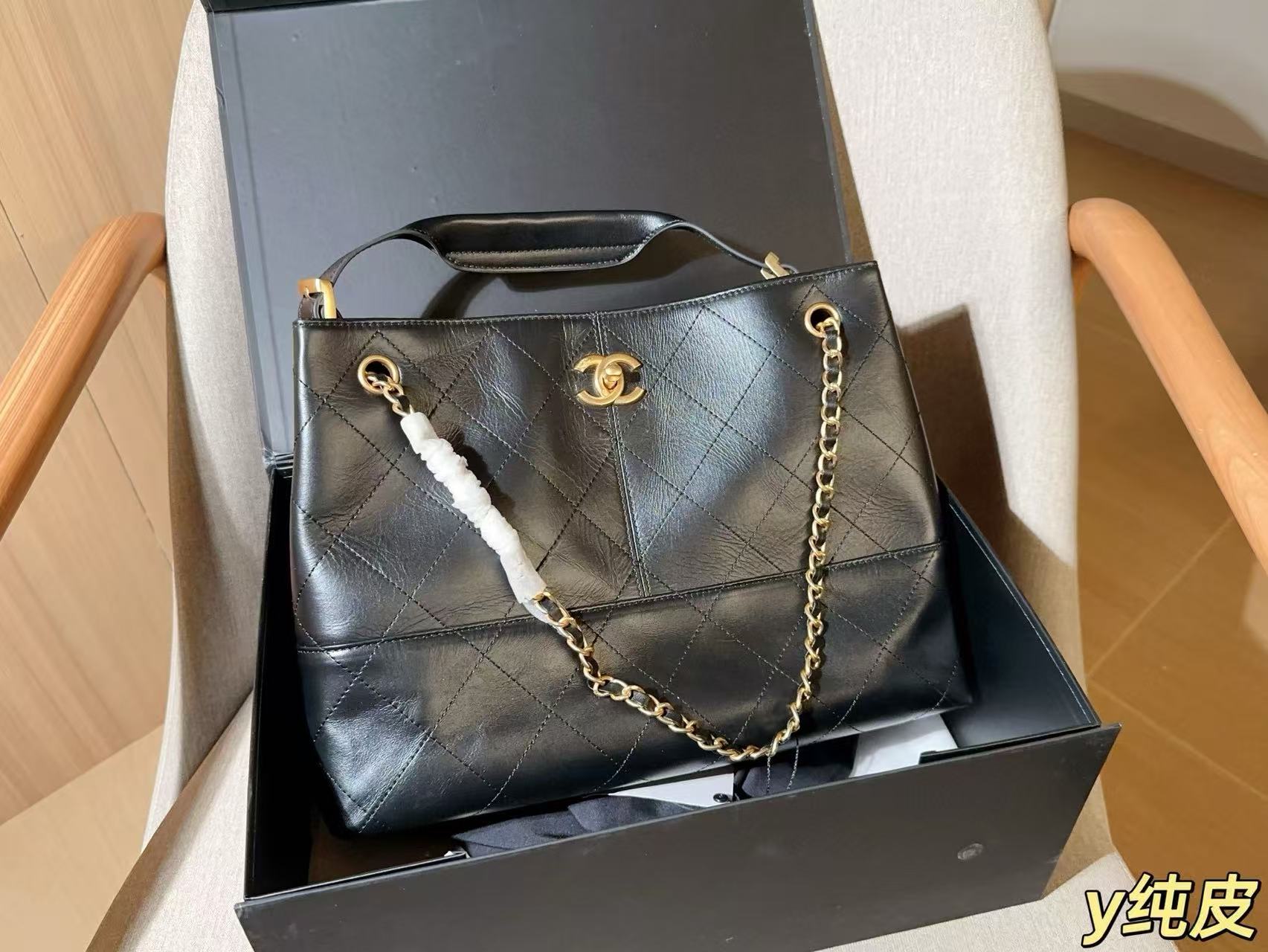 CHANE1 レザーチェーンショッピングバッグ【50％割引+送料無料】