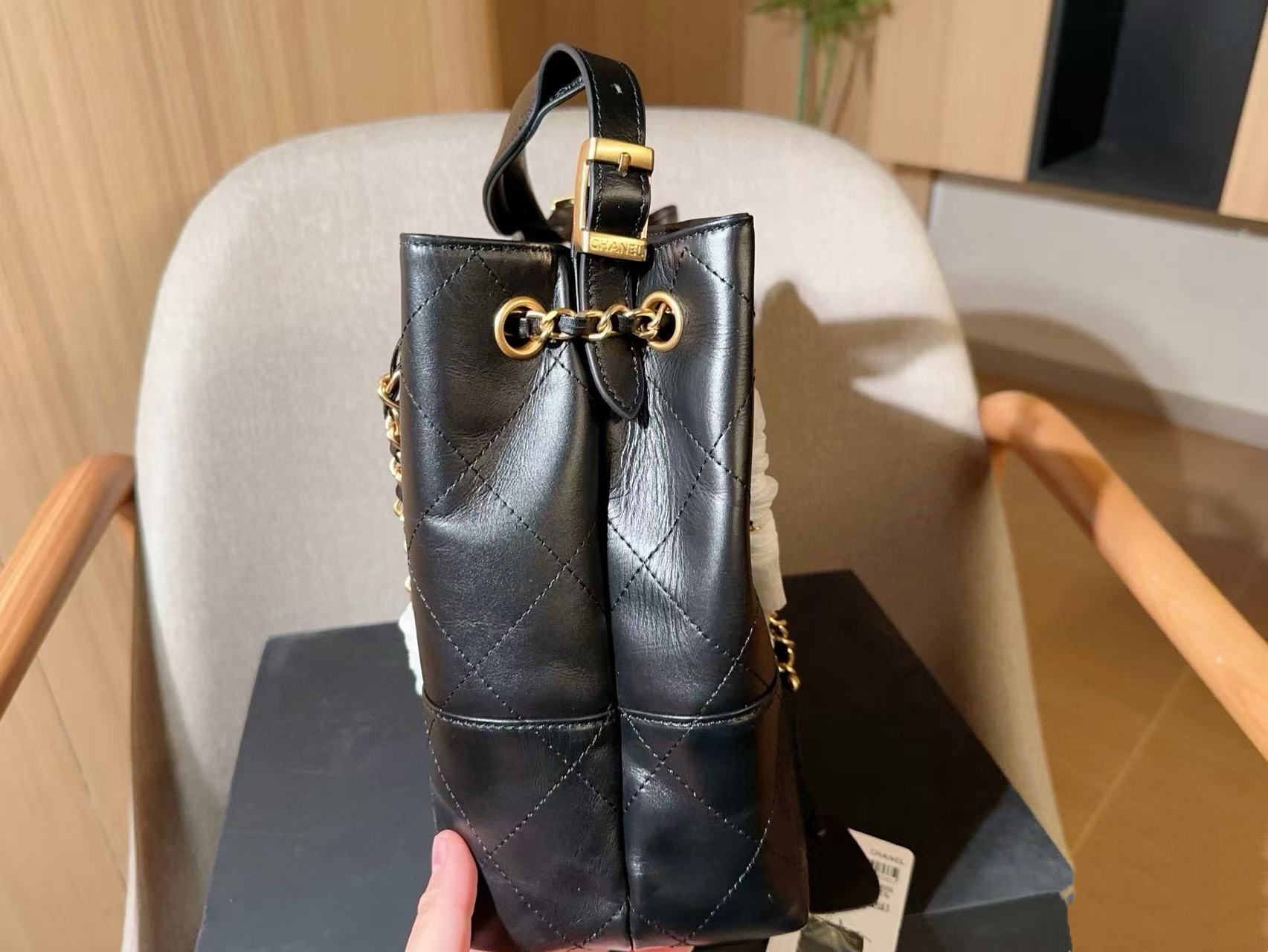 CHANE1 レザーチェーンショッピングバッグ【50％割引+送料無料】