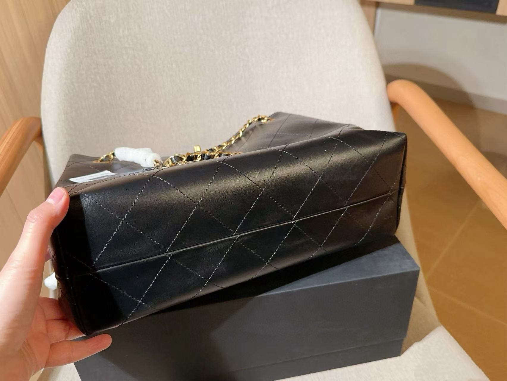 CHANE1 レザーチェーンショッピングバッグ【50％割引+送料無料】