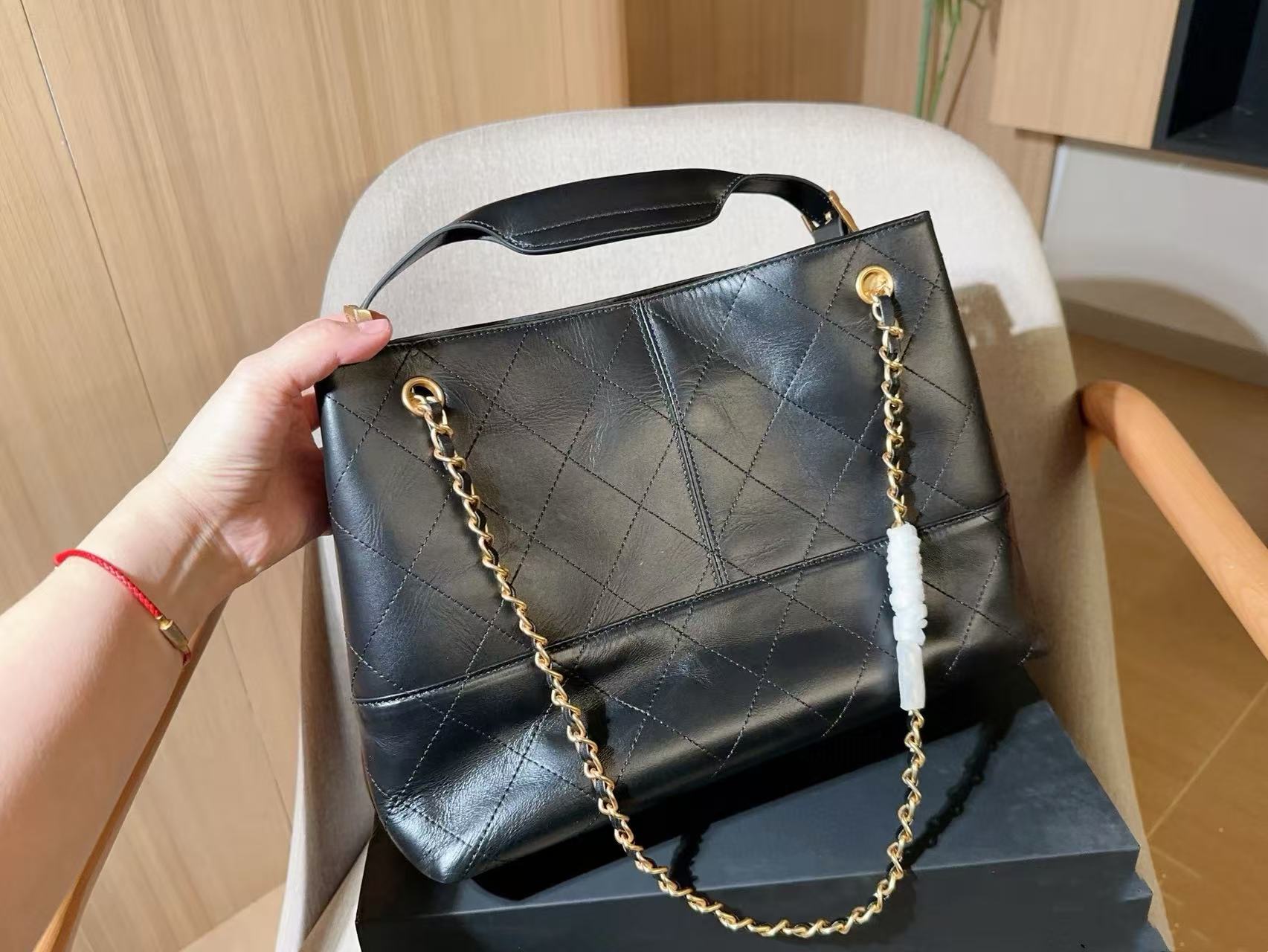 CHANE1 レザーチェーンショッピングバッグ【50％割引+送料無料】