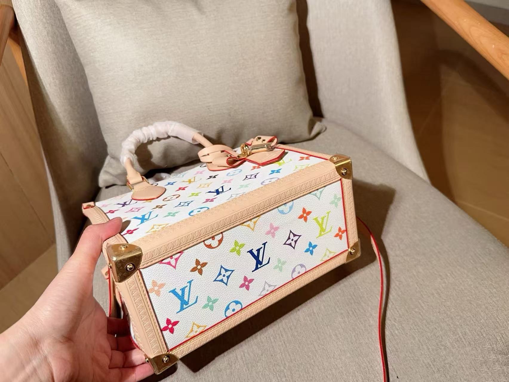 LVのカラフルなハンドバッグ【50％割引+送料無料】