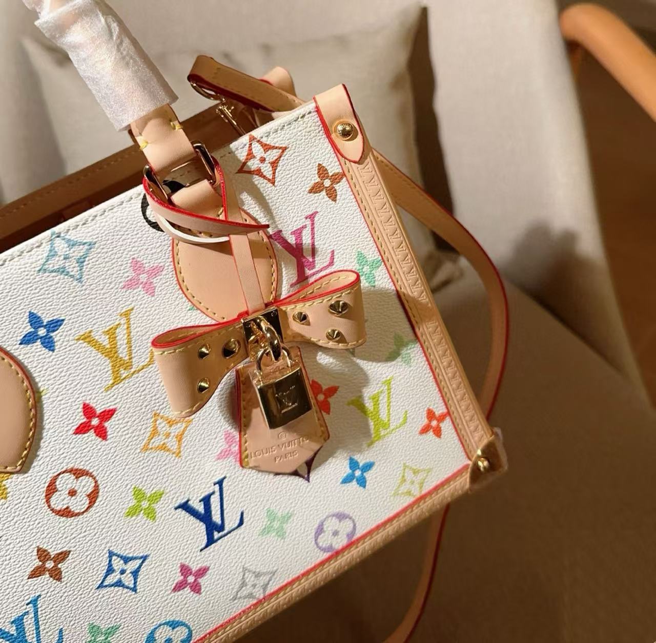 LVのカラフルなハンドバッグ【50％割引+送料無料】