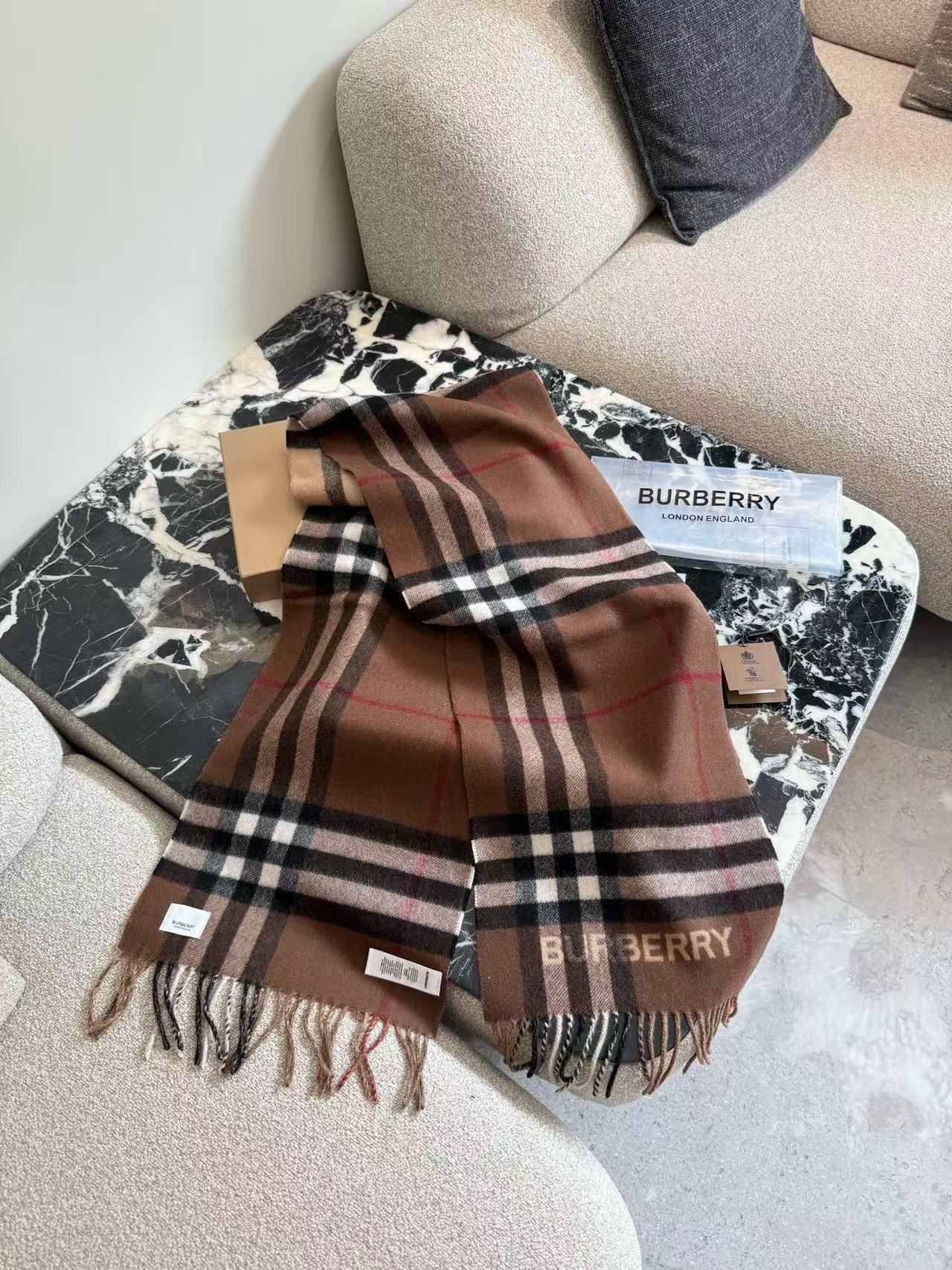 BUR8ERRY チェック柄タッセル カシミアスカーフ【50％割引+送料無料】