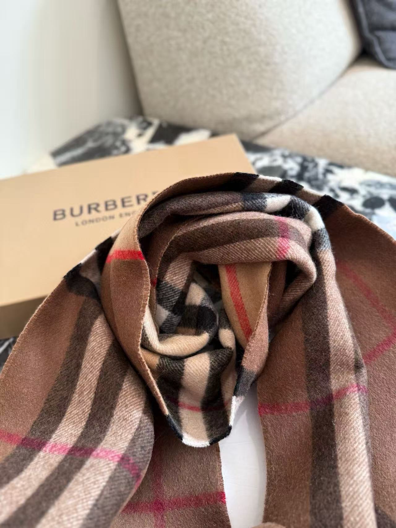 BUR8ERRY チェック柄タッセル カシミアスカーフ【50％割引+送料無料】