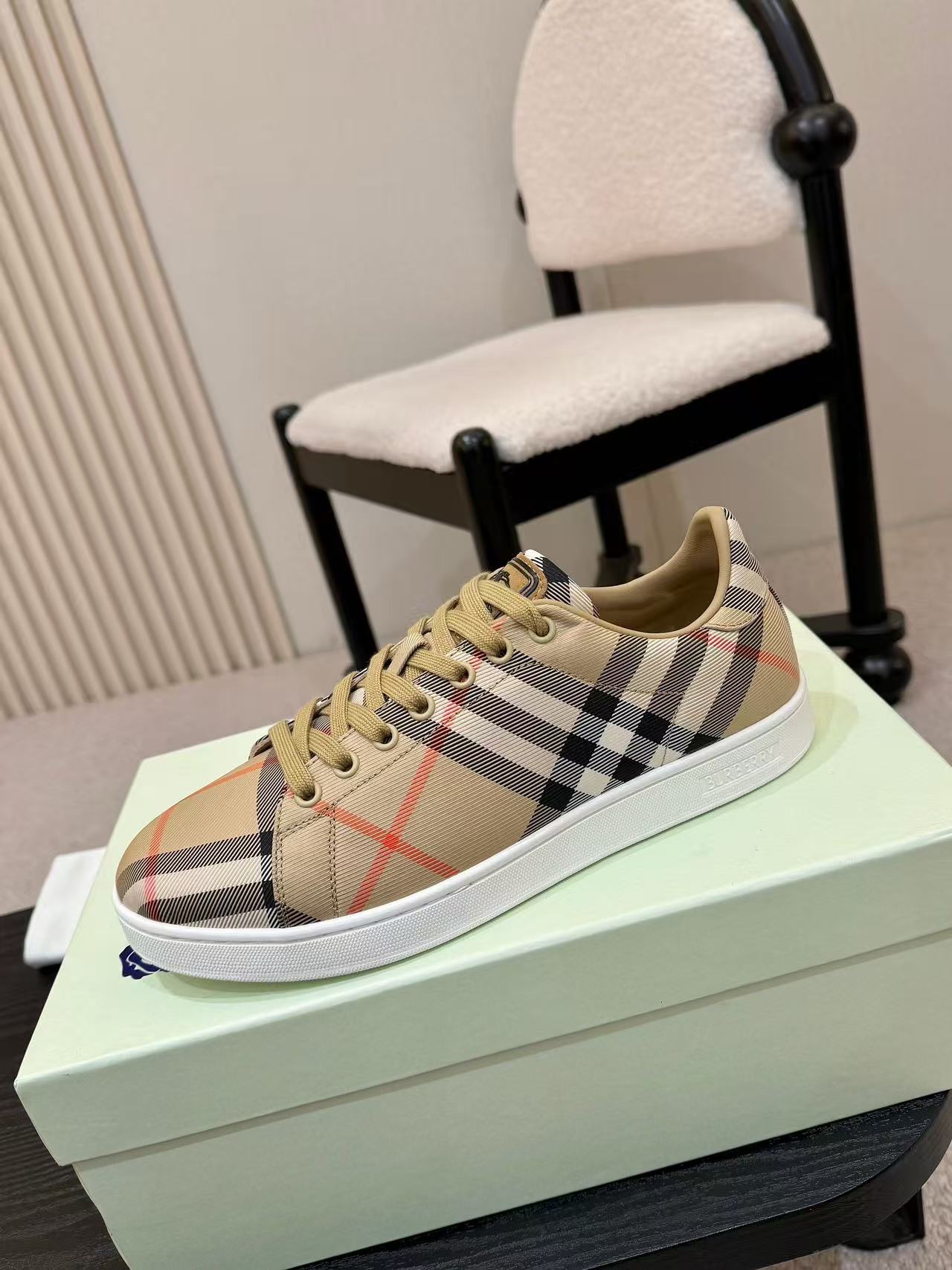 BUR8ERRY 高品質チェック柄メンズカジュアルシューズ【50％割引+送料無料】