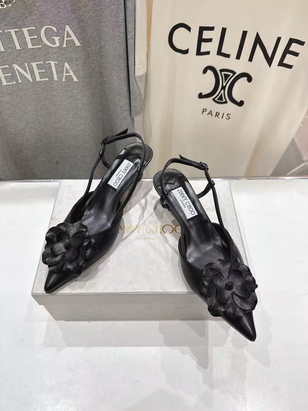 jimmycho0 上質な花柄のポインテッドトゥローヒールシューズ【50％割引+送料無料】