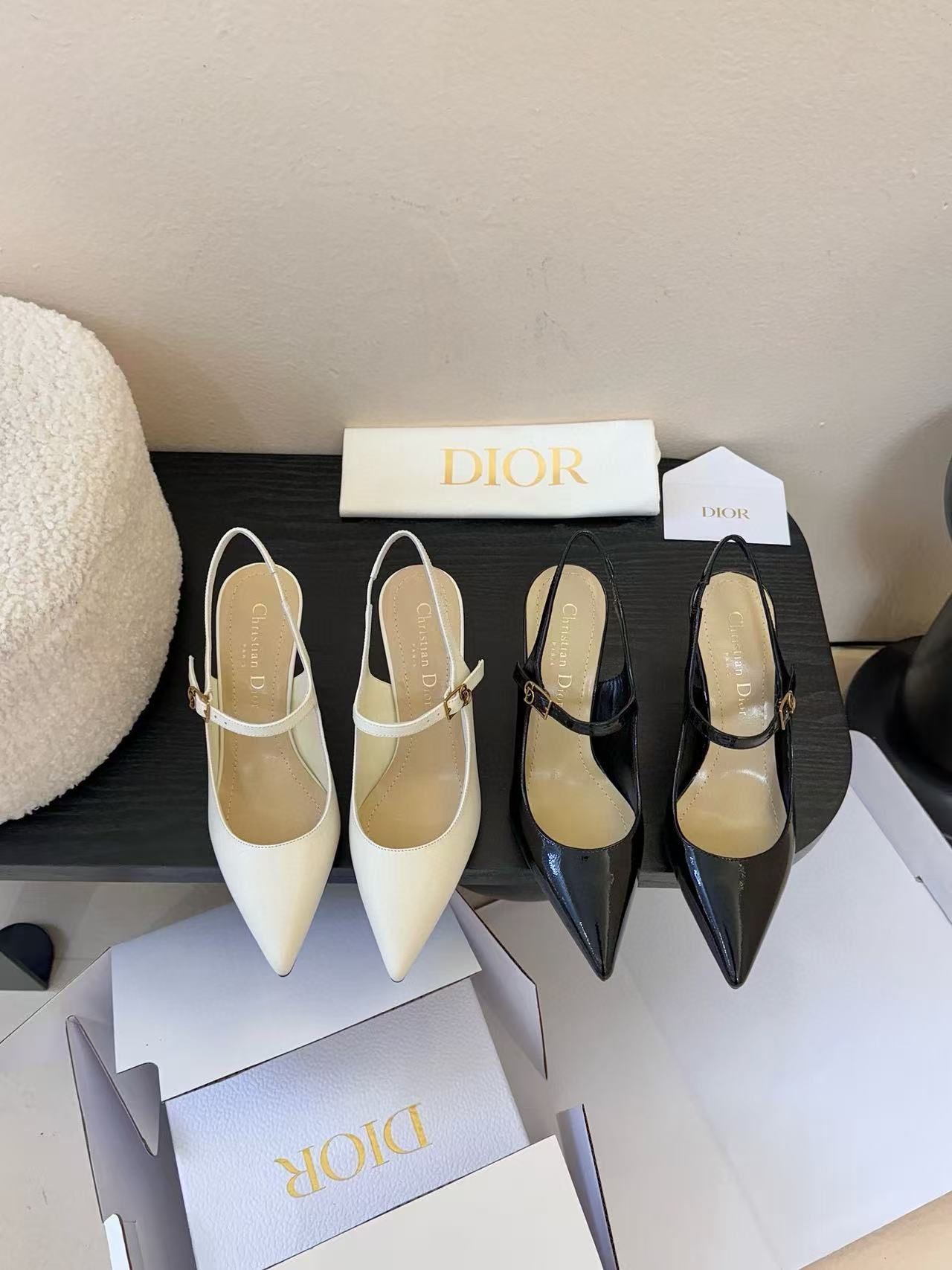 DIORの高品質ミニマリストポインテッドトゥハイヒールサンダル【50％割引+送料無料】