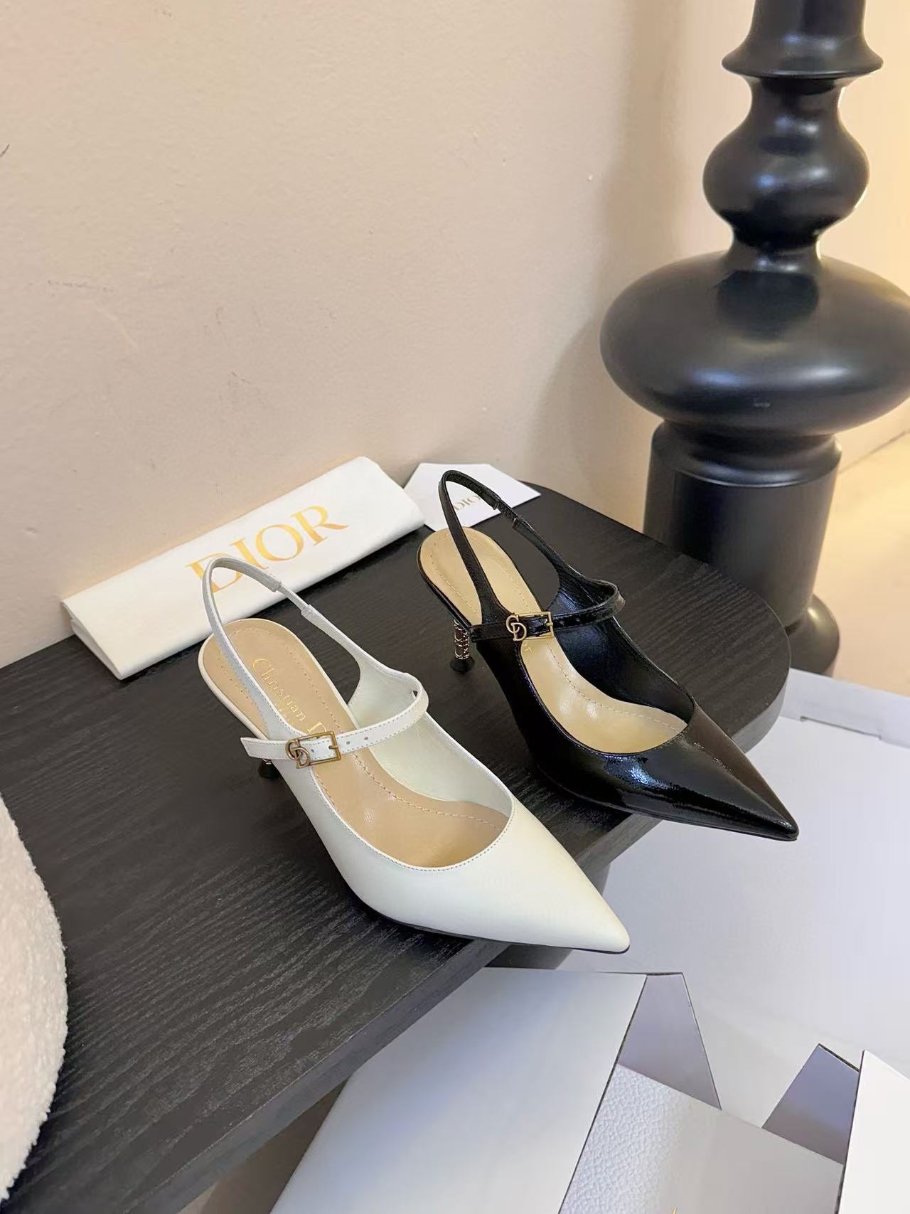 DIORの高品質ミニマリストポインテッドトゥハイヒールサンダル【50％割引+送料無料】