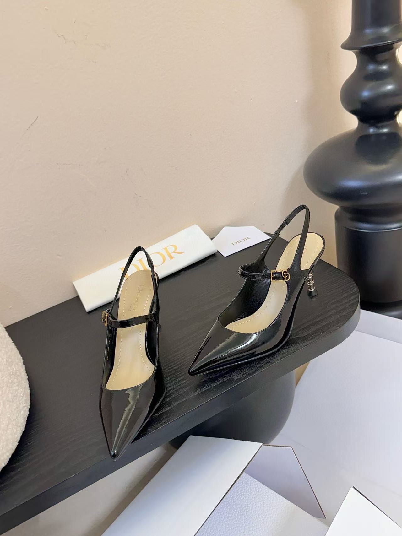 DIORの高品質ミニマリストポインテッドトゥハイヒールサンダル【50％割引+送料無料】