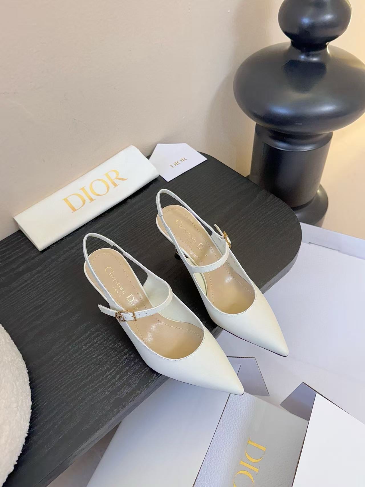 DIORの高品質ミニマリストポインテッドトゥハイヒールサンダル【50％割引+送料無料】