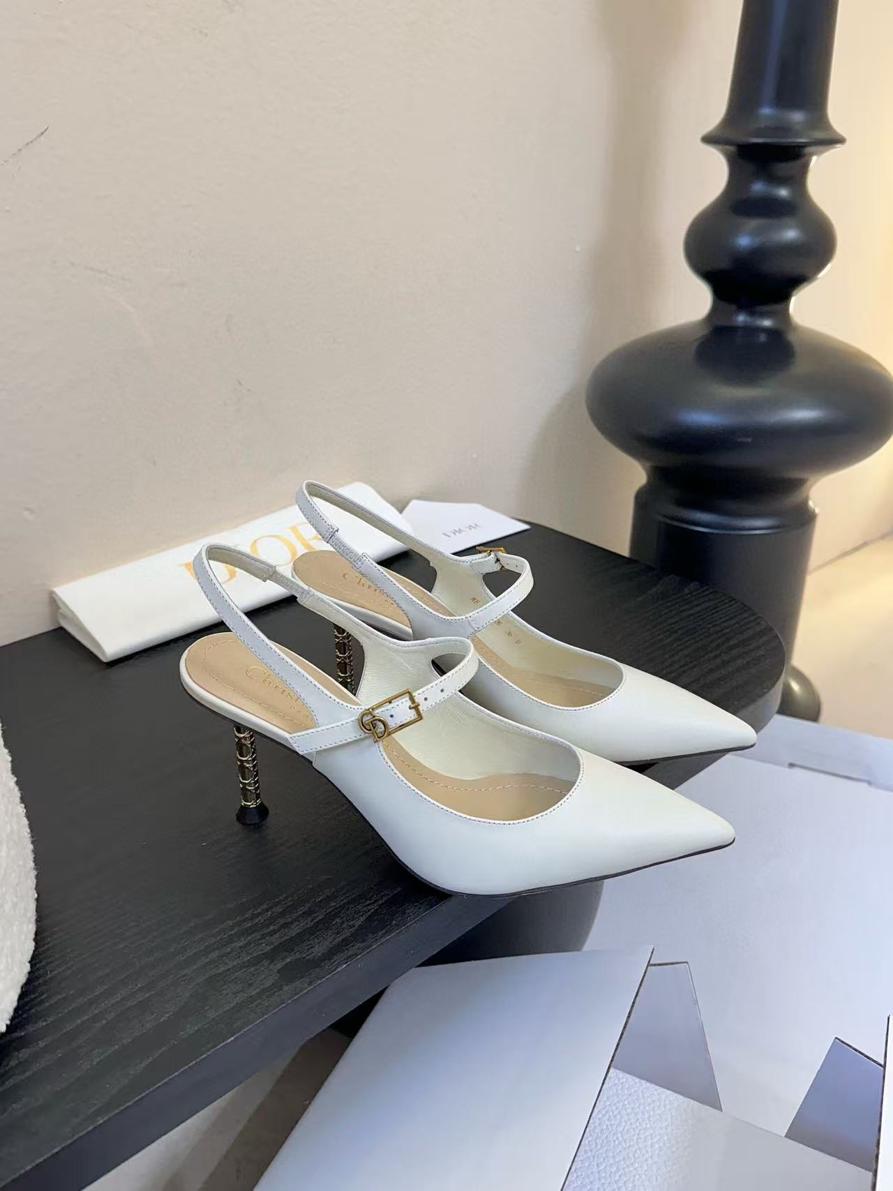 DIORの高品質ミニマリストポインテッドトゥハイヒールサンダル【50％割引+送料無料】