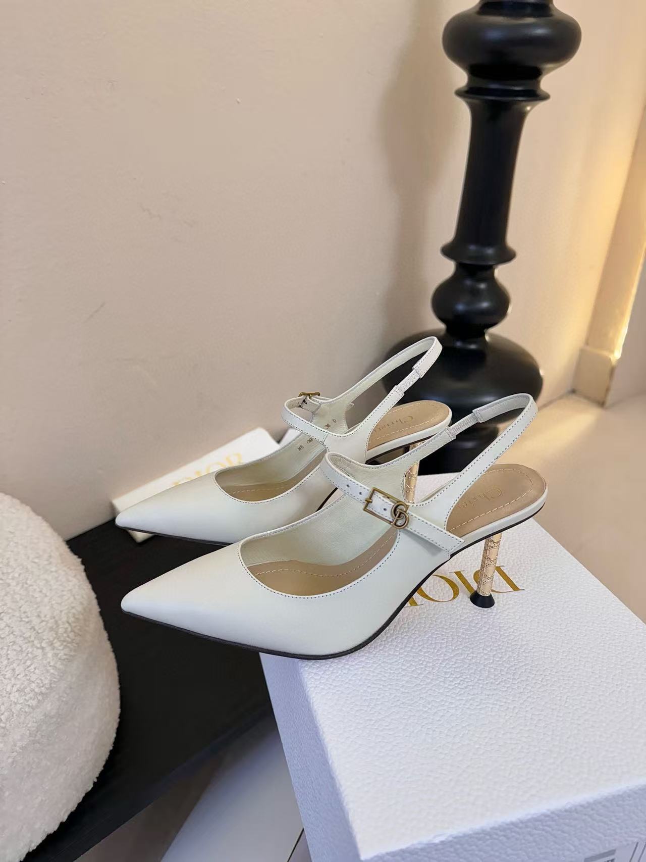 DIORの高品質ミニマリストポインテッドトゥハイヒールサンダル【50％割引+送料無料】