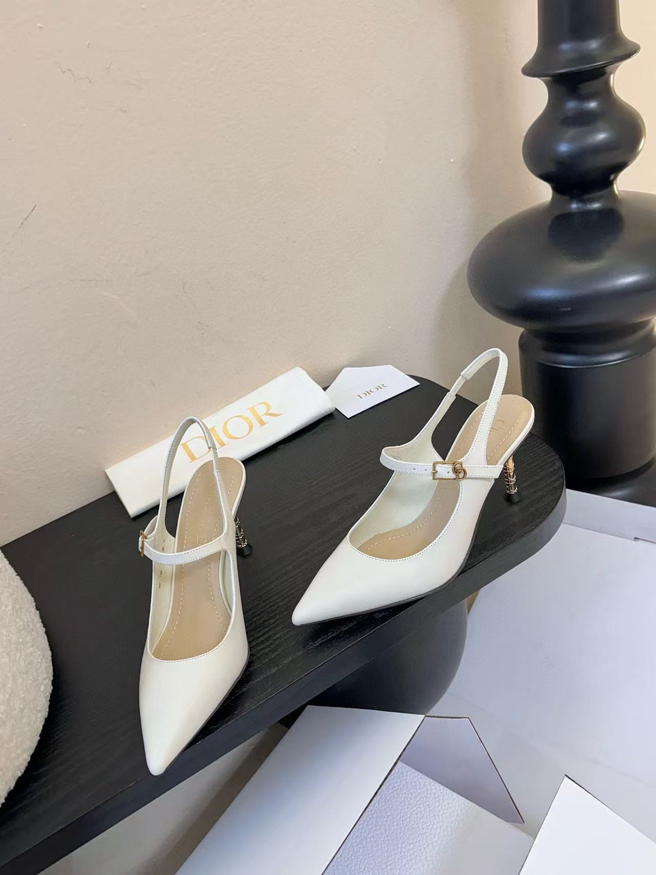 DIORの高品質ミニマリストポインテッドトゥハイヒールサンダル【50％割引+送料無料】