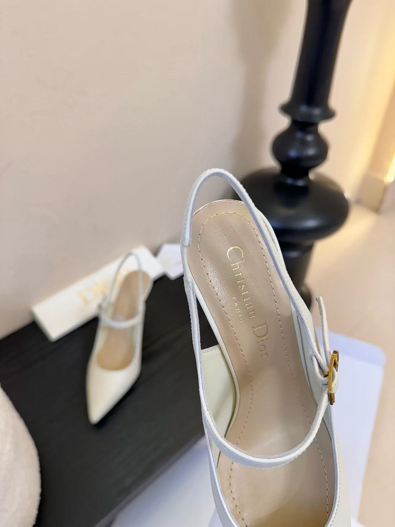 DIORの高品質ミニマリストポインテッドトゥハイヒールサンダル【50％割引+送料無料】