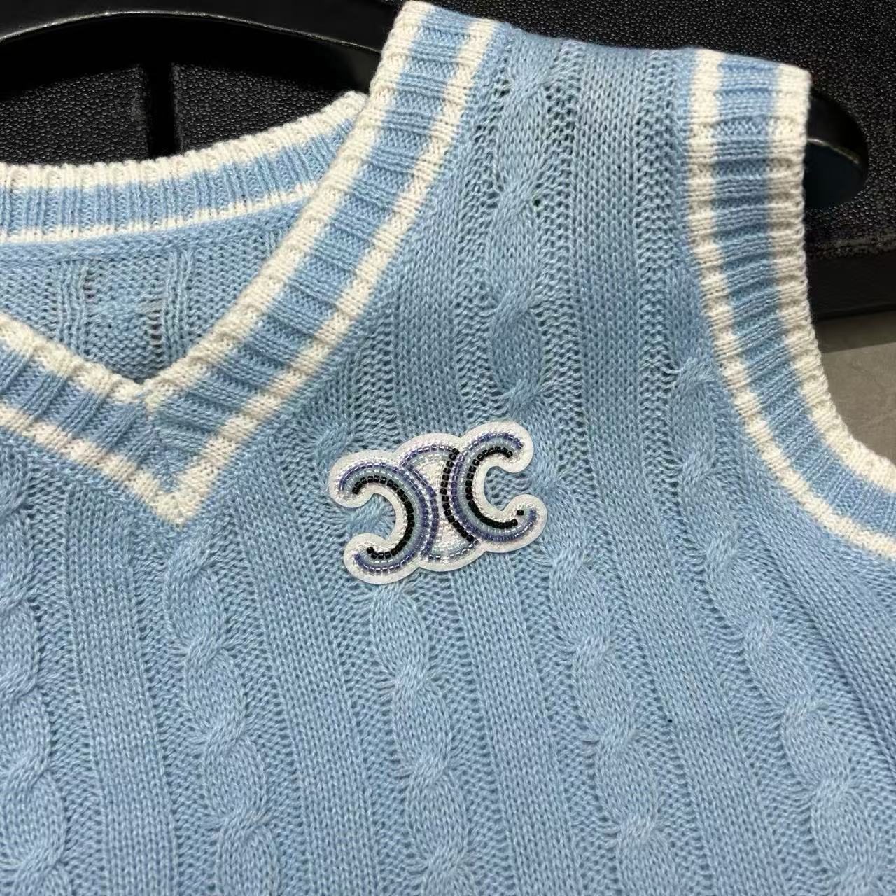 CEL1NE 凱旋門 Vネックウールベスト【50％割引+送料無料】