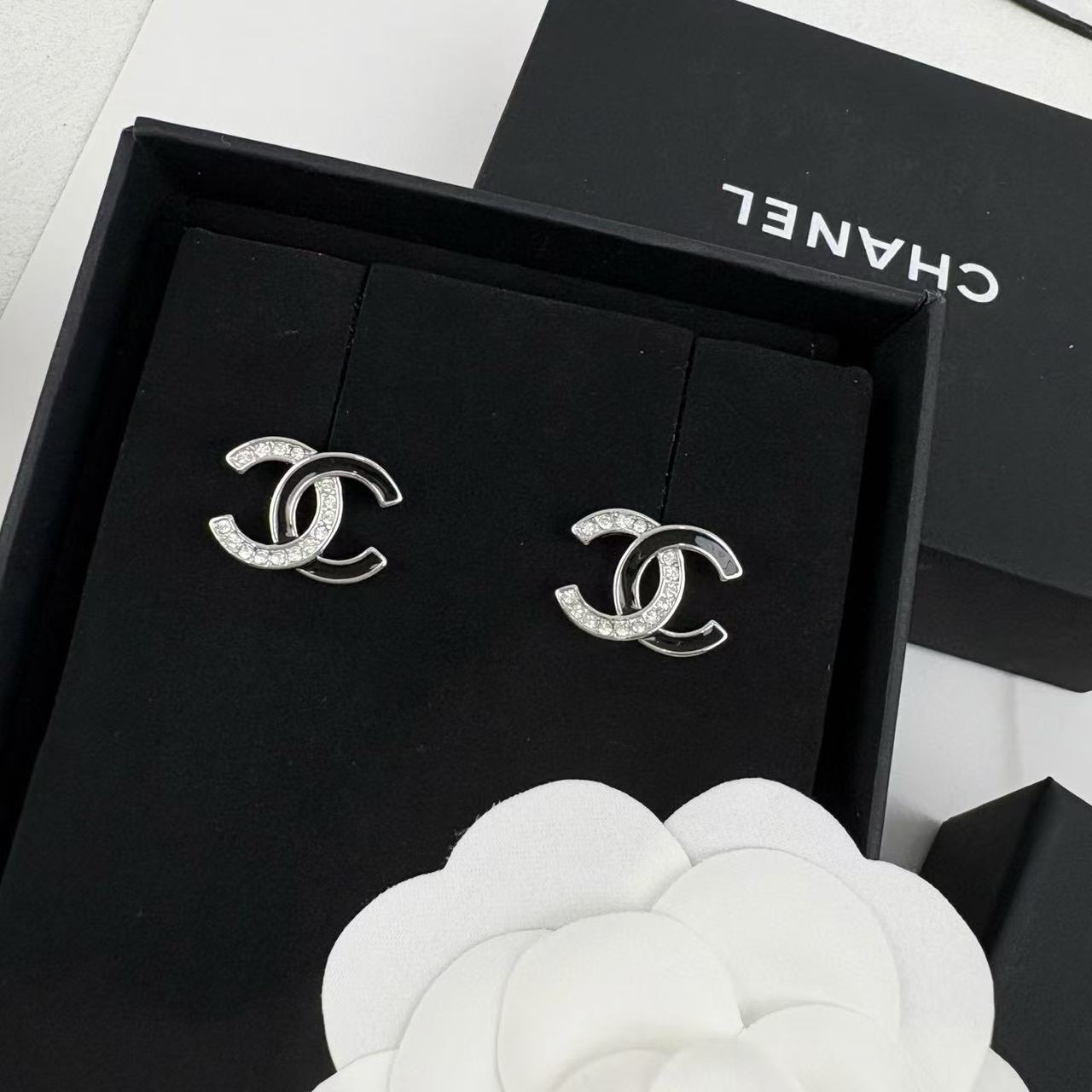 CHANE1 ダブルC ツートンスタッドピアス【50％割引+送料無料】