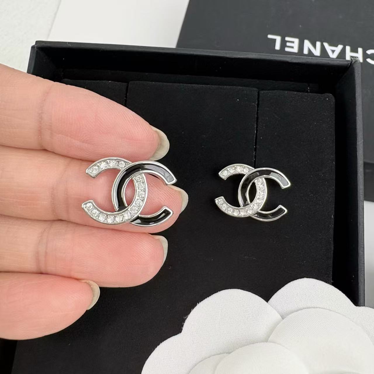 CHANE1 ダブルC ツートンスタッドピアス【50％割引+送料無料】