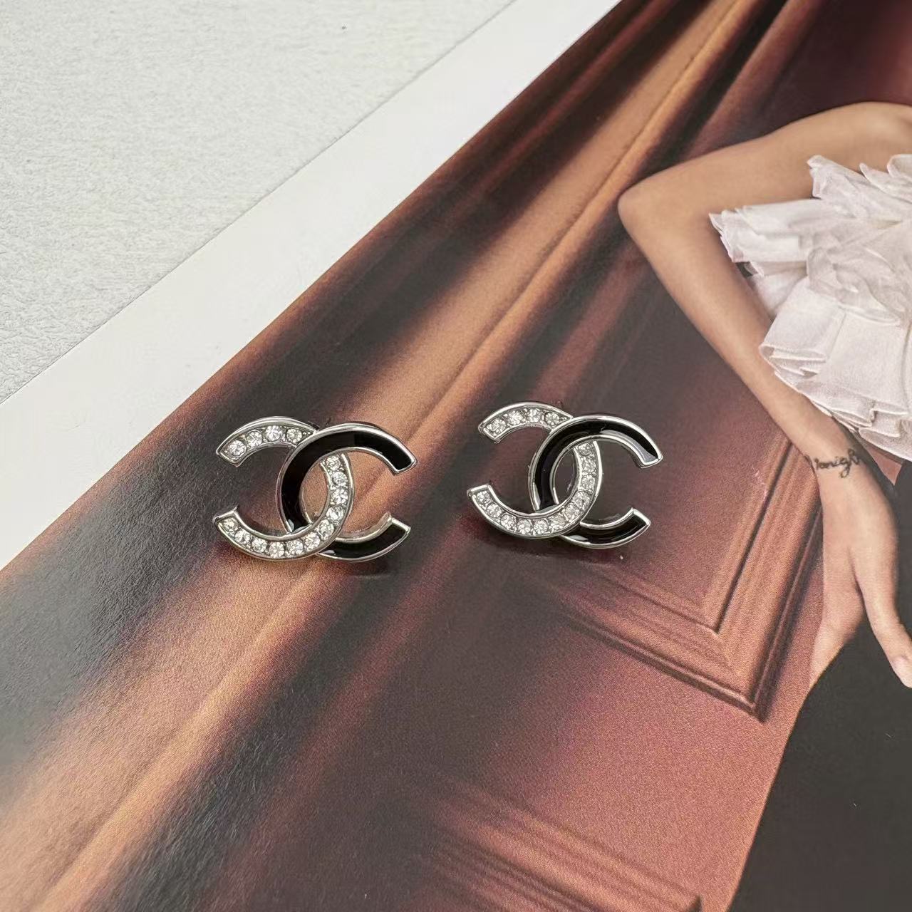CHANE1 ダブルC ツートンスタッドピアス【50％割引+送料無料】