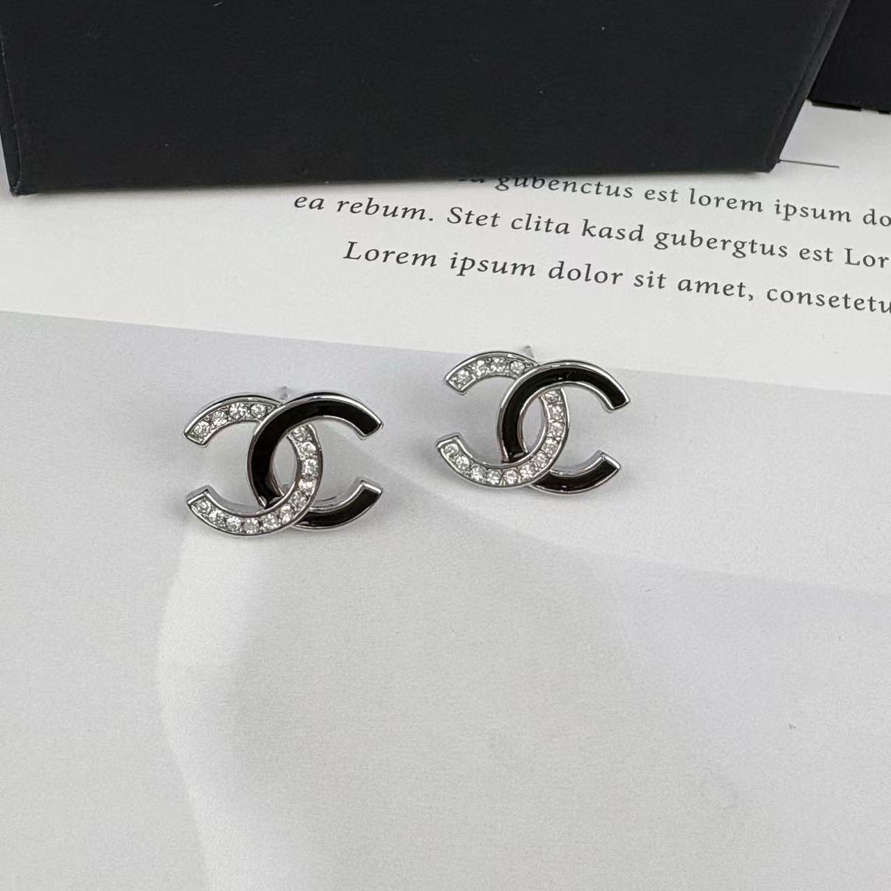 CHANE1 ダブルC ツートンスタッドピアス【50％割引+送料無料】