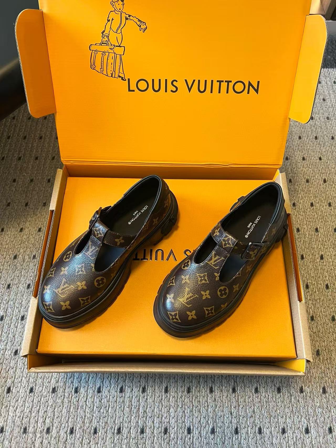 LVの高品質プリントプラットフォームシューズ【50％割引+送料無料】