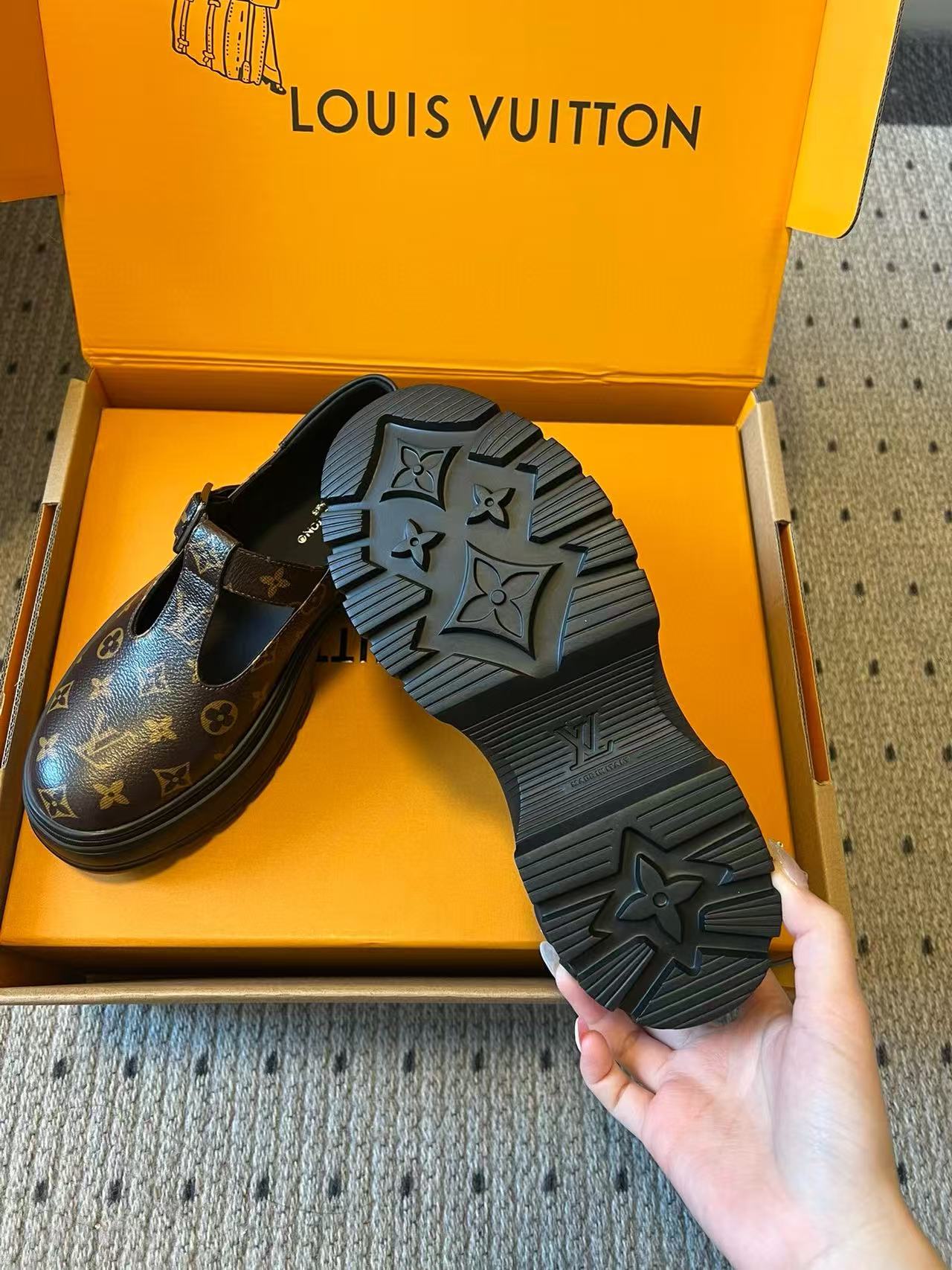 LVの高品質プリントプラットフォームシューズ【50％割引+送料無料】