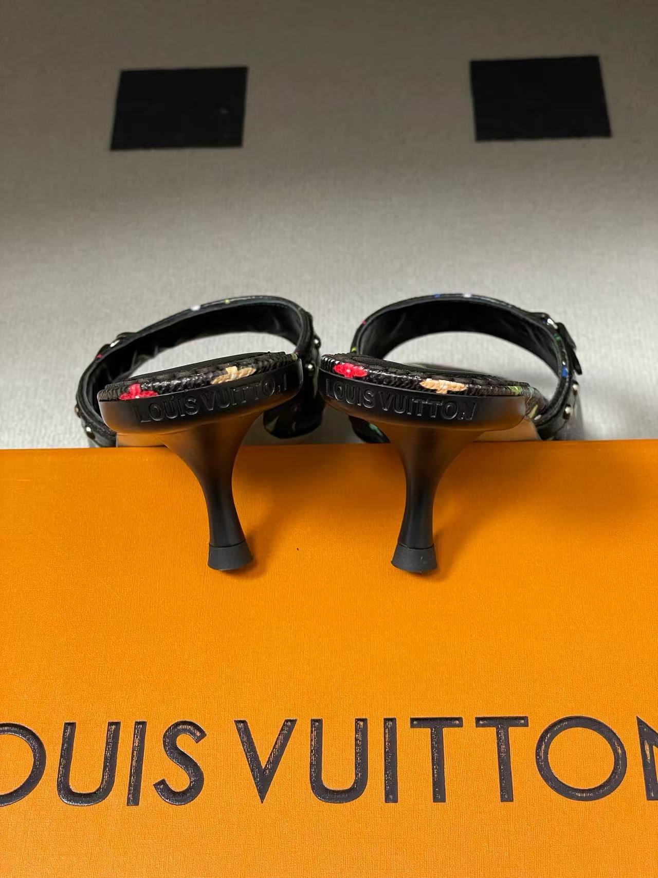 LVの高品質プリントローヒールシューズ【50％割引+送料無料】