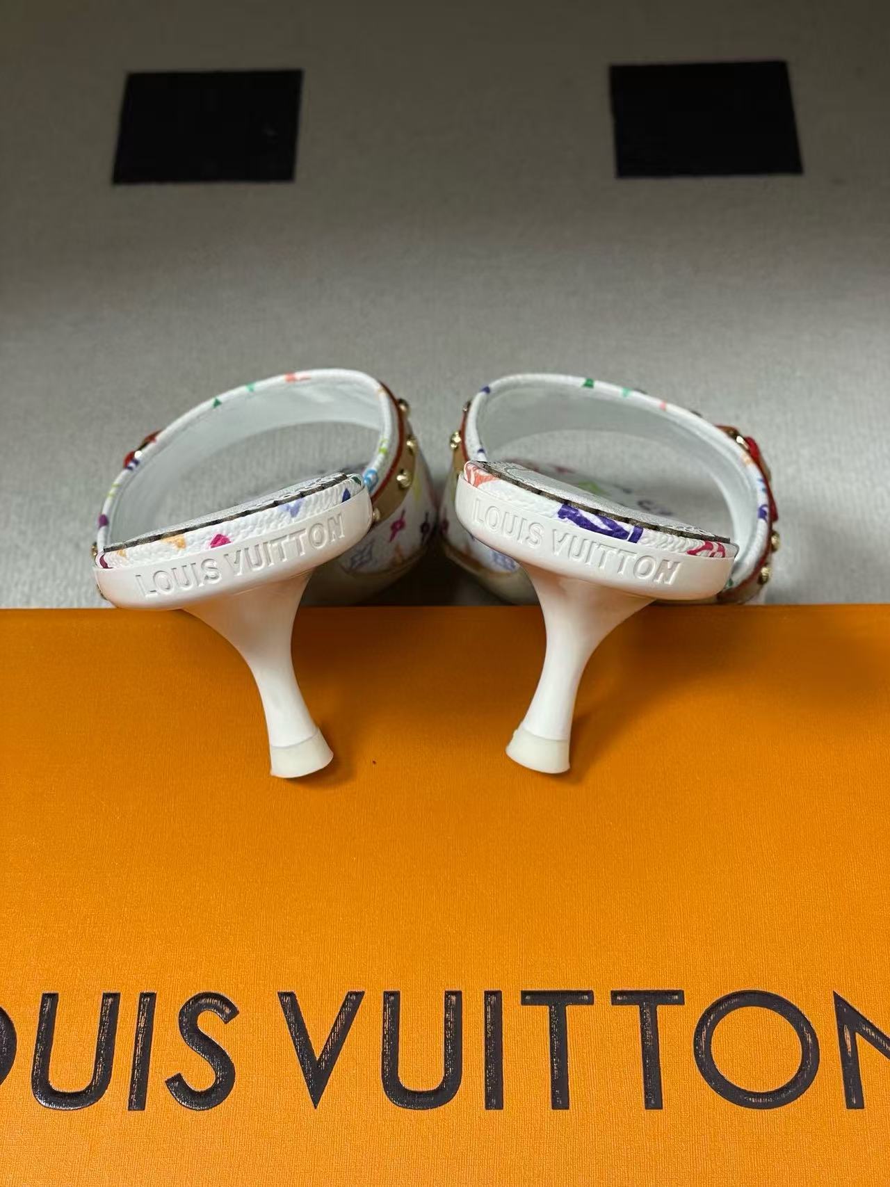 LVの高品質プリントローヒールシューズ【50％割引+送料無料】