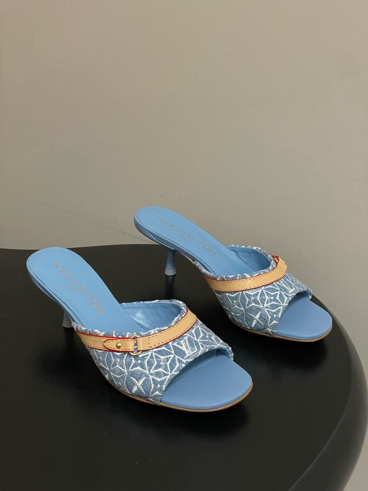 LVの高品質刺繍プリントローヒールシューズ【50％割引+送料無料】