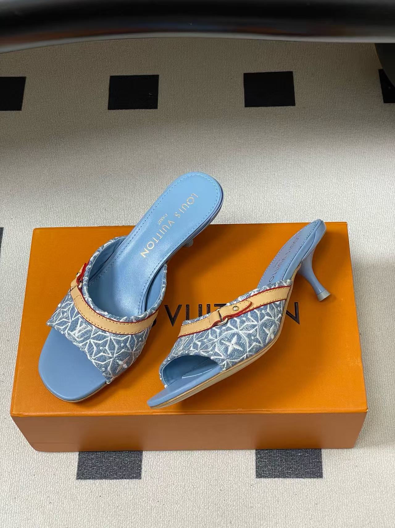 LVの高品質刺繍プリントローヒールシューズ【50％割引+送料無料】