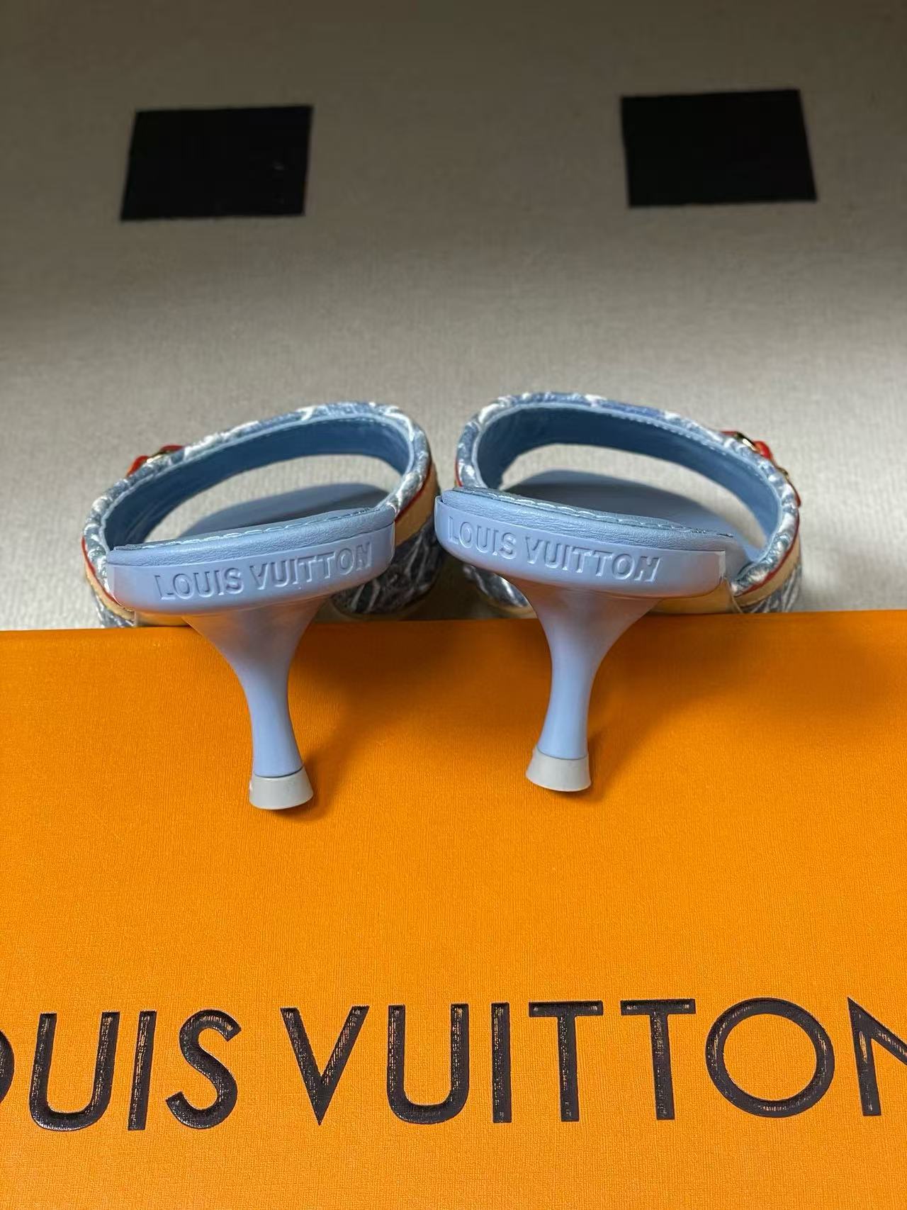 LVの高品質刺繍プリントローヒールシューズ【50％割引+送料無料】