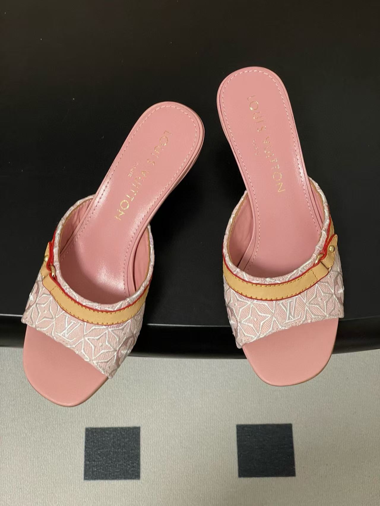 LVの高品質刺繍プリントローヒールシューズ【50％割引+送料無料】