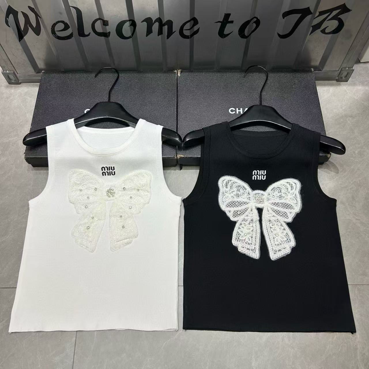 M1UM1U ボウ ダブルC ウールベスト【50％割引+送料無料】