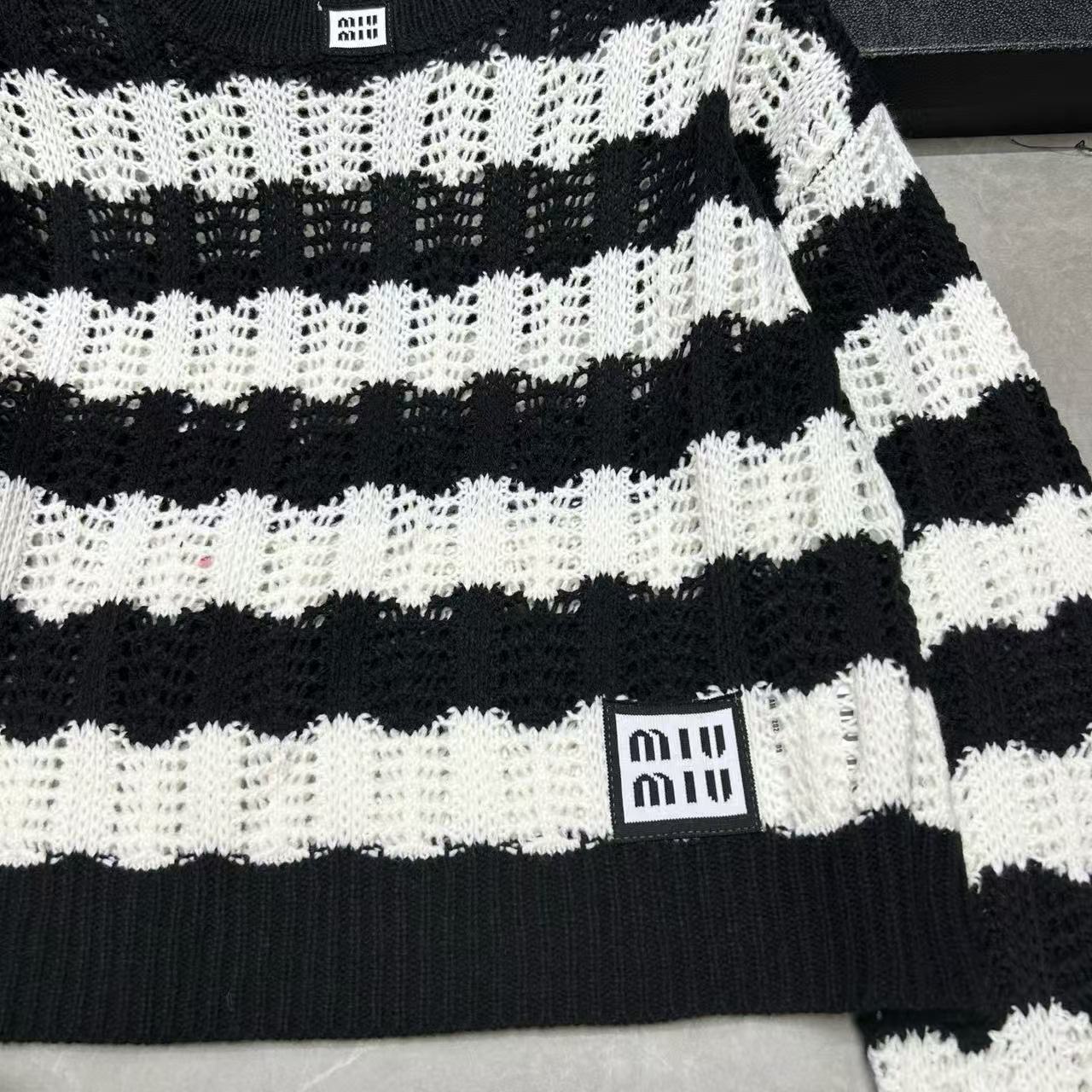 M1UM1U 透かし模様のストライプウールセーター【50％割引+送料無料】