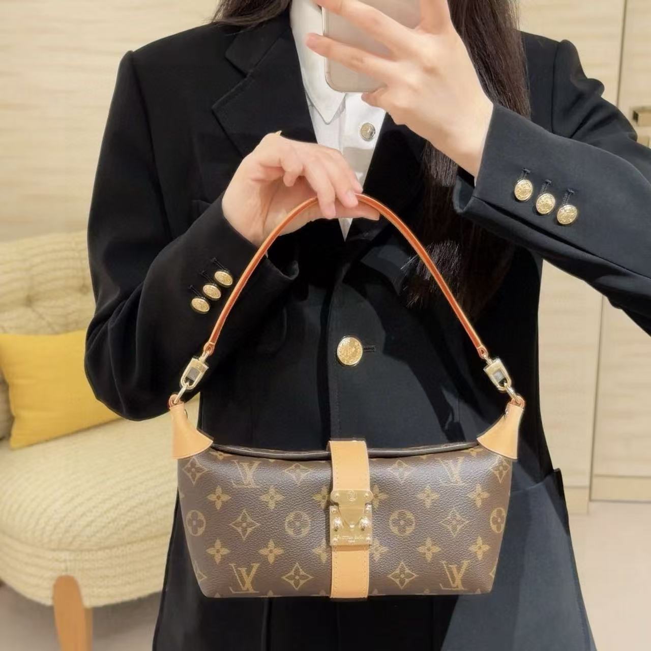 LVパールチェーンアンダーアームバッグ【50％割引+送料無料】