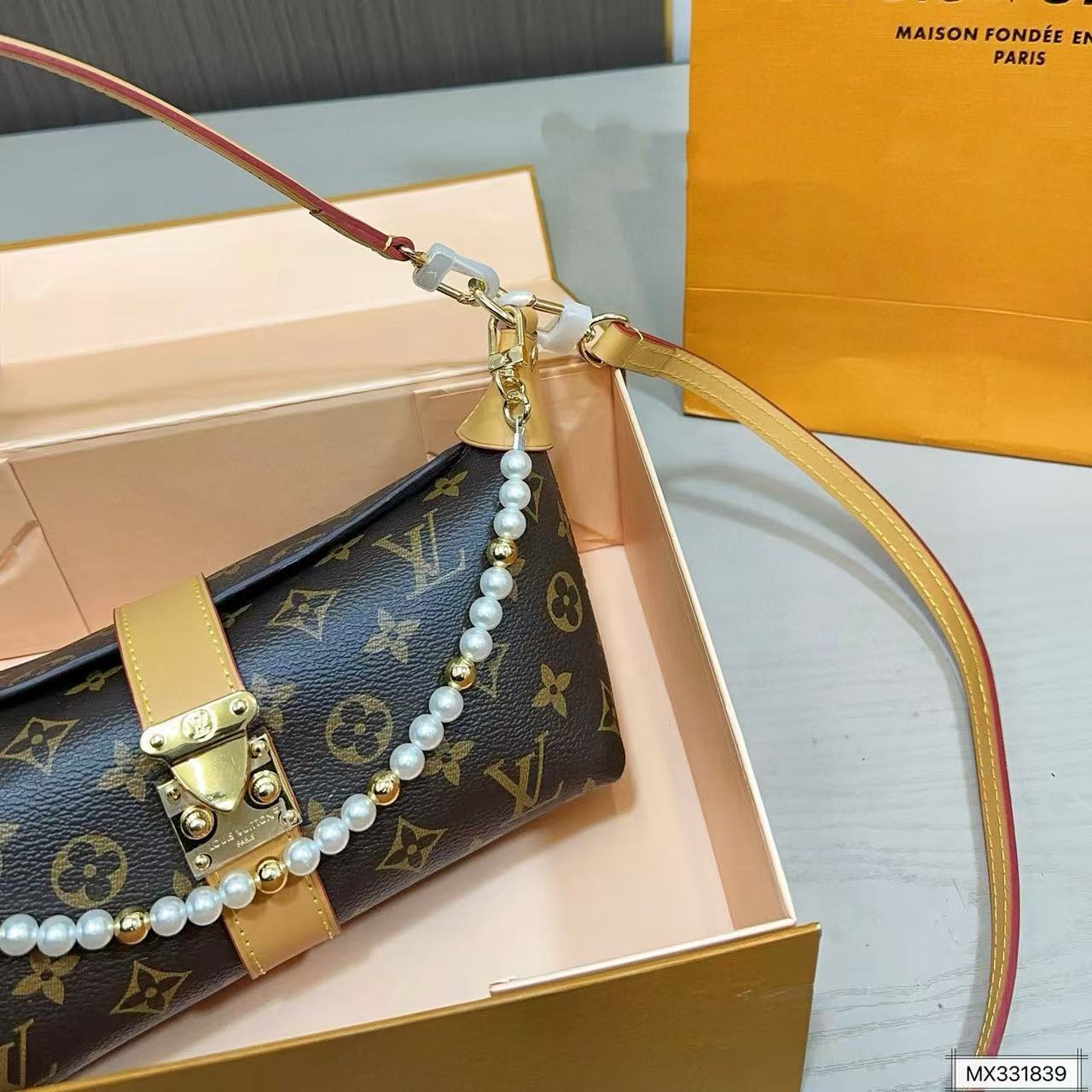 LVパールチェーンアンダーアームバッグ【50％割引+送料無料】