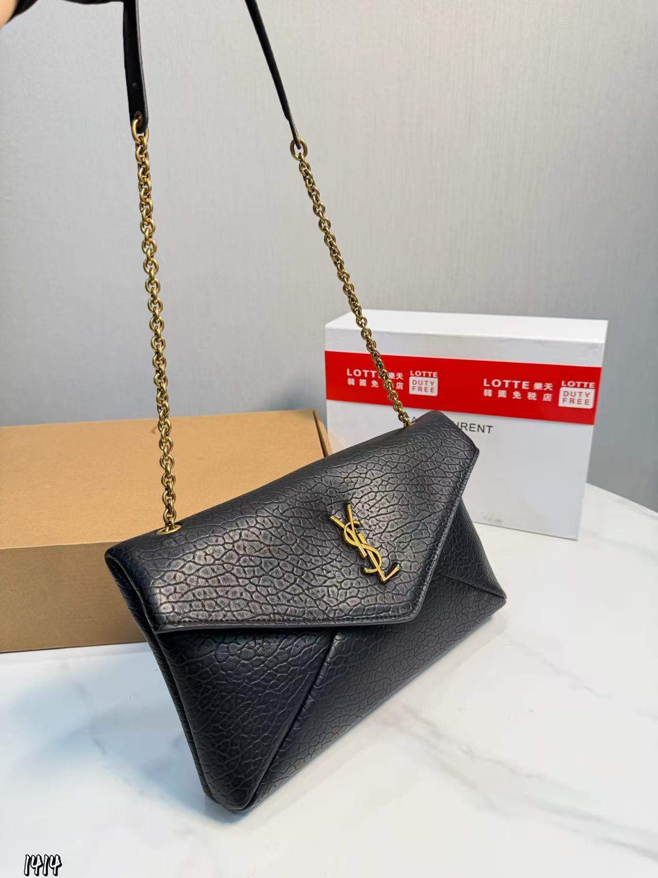 YSLレザーチェーンアンダーアームバッグ【50％割引+送料無料】