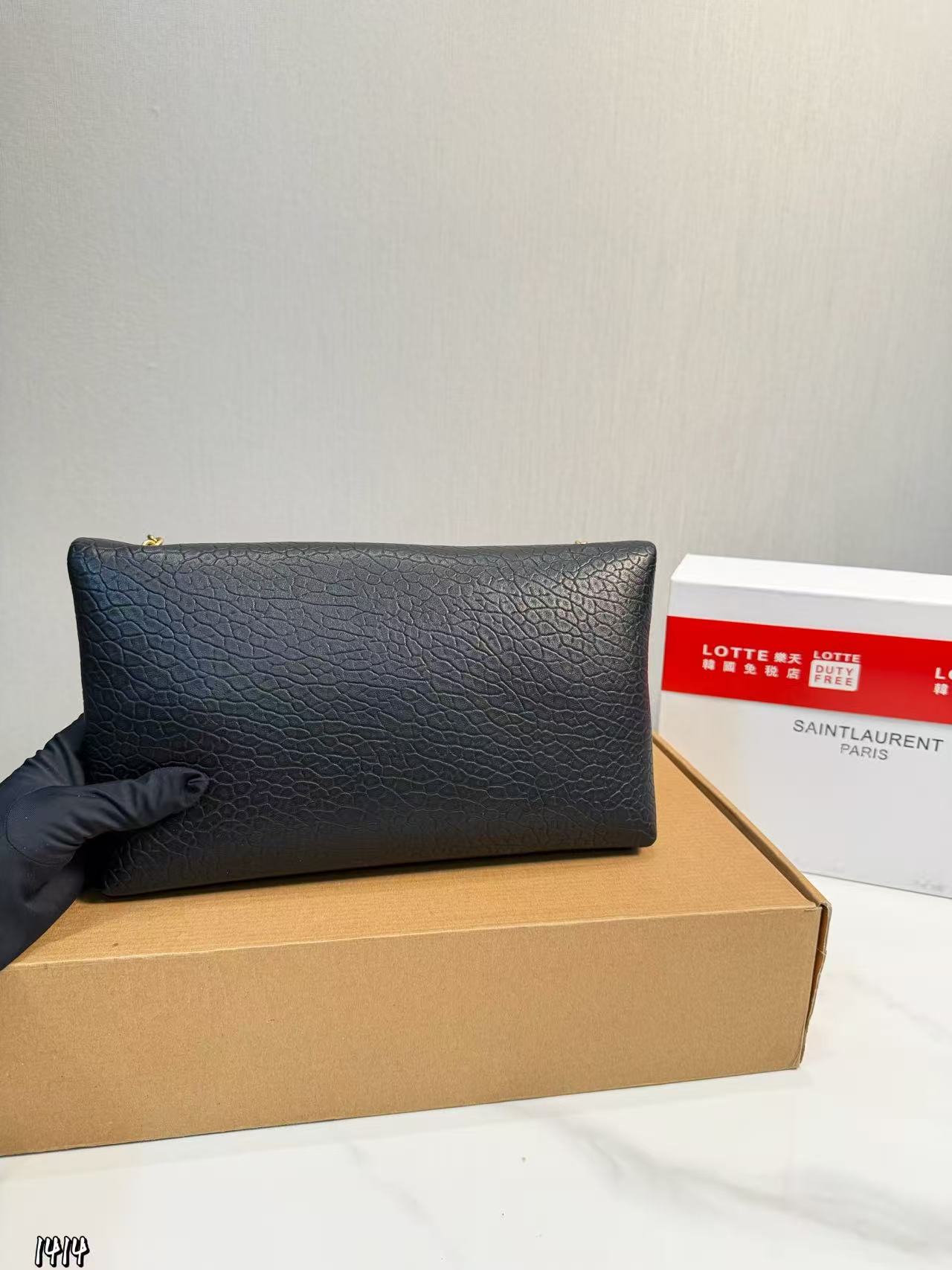 YSLレザーチェーンアンダーアームバッグ【50％割引+送料無料】