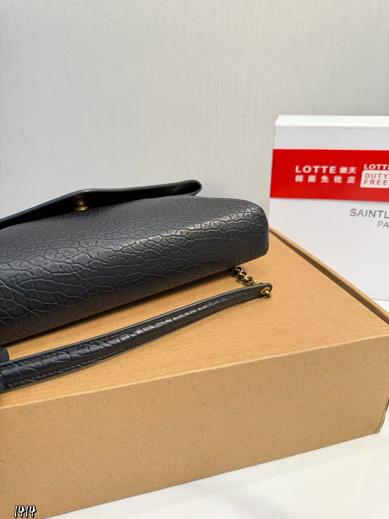 YSLレザーチェーンアンダーアームバッグ【50％割引+送料無料】