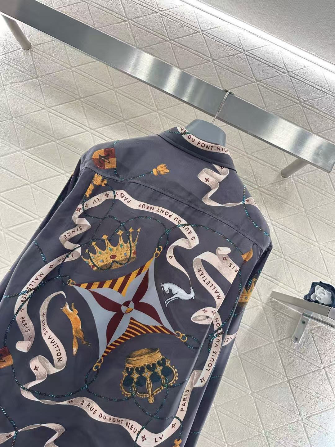 LVプリントカラーシャツ【50％割引+送料無料】