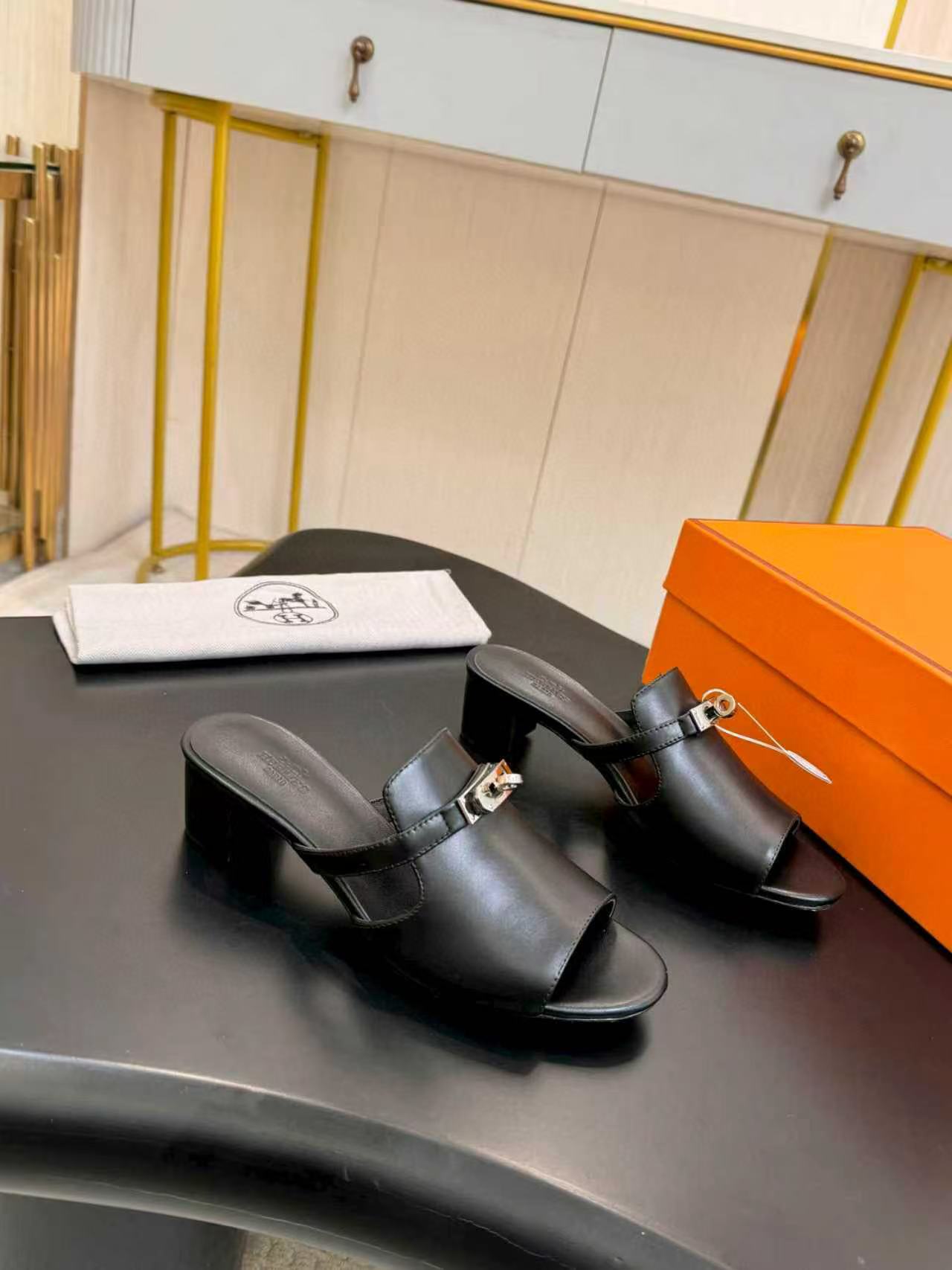 HERME5高品質エナメル金具バックルローヒールシューズ【50％割引+送料無料】