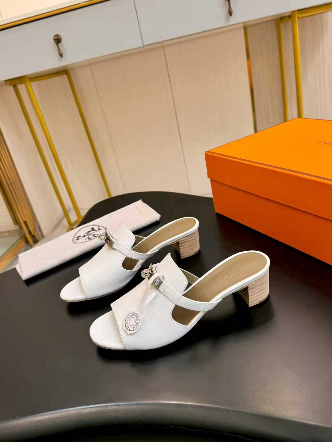 HERME5高品質エナメル金具バックルローヒールシューズ【50％割引+送料無料】