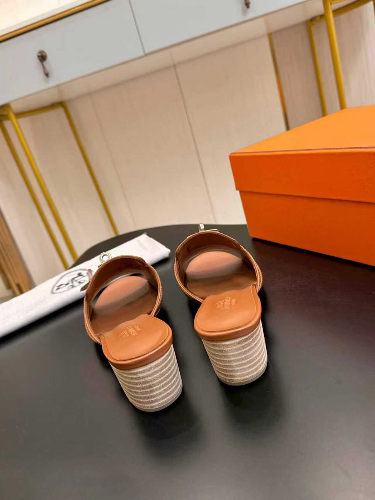 HERME5高品質エナメル金具バックルローヒールシューズ【50％割引+送料無料】