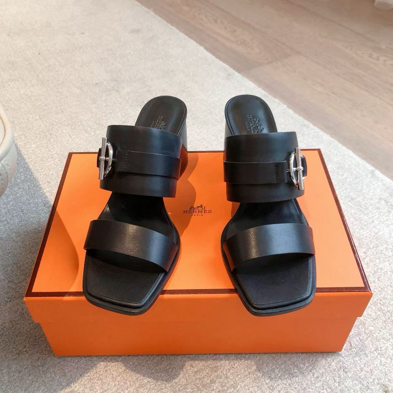 HERME5 高品質ハードウェアバックルローヒールシューズ【50％割引+送料無料】